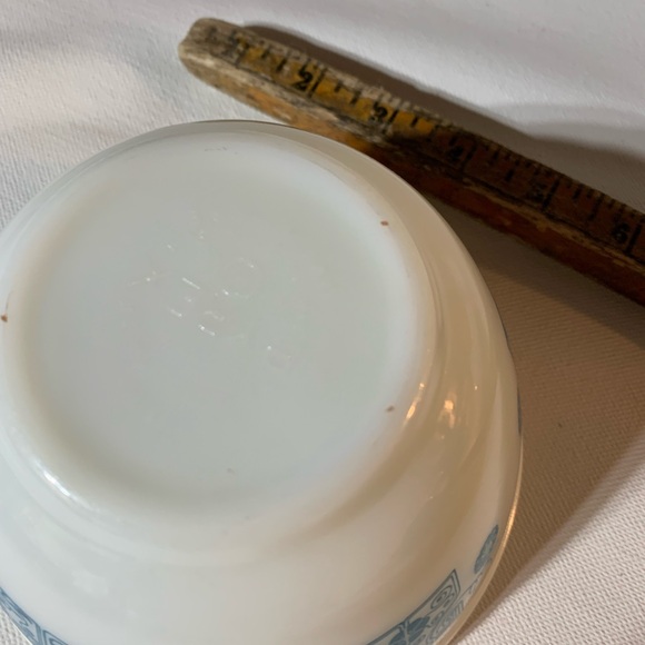 Vintage Pyrex. Excellent condition. No chips or cracks. - Picture 3 of 3